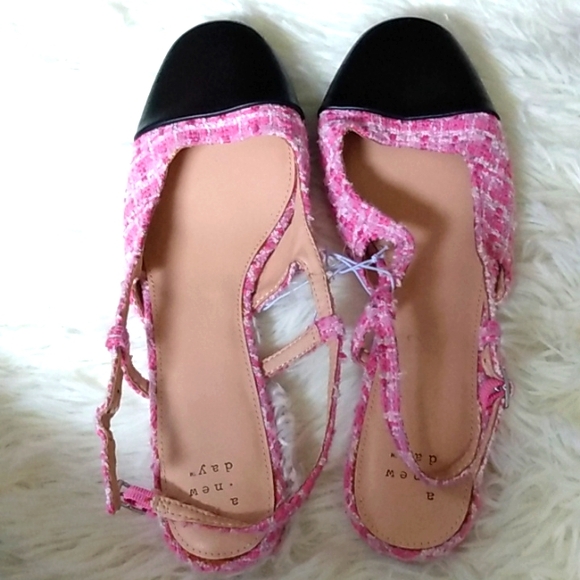 A new day pink and black sandals - Picture 1 of 3